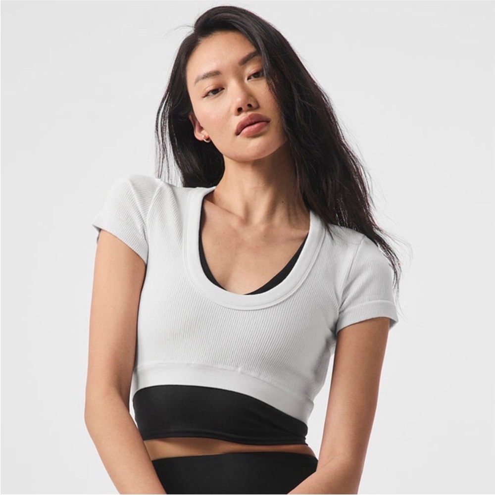 Alo Seamless Ribbed Cropped Serene Short Sleeve White Medium
